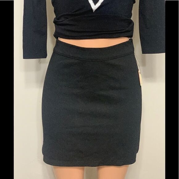 Black A-line skirt. NWT - Picture 2 of 7